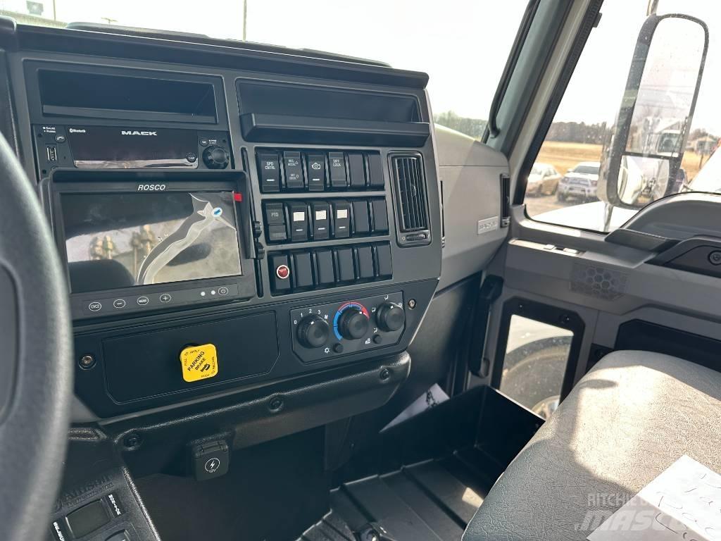 Mack MD7 폐기물 수거 트럭
