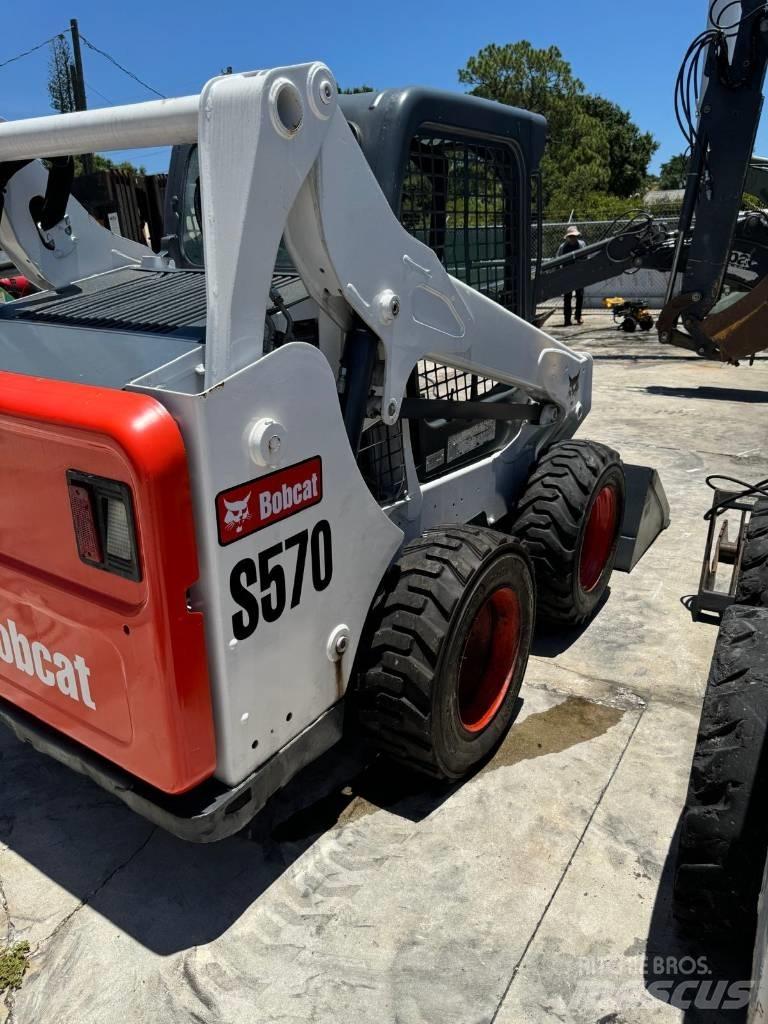Bobcat S570  스키드로더