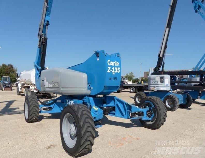 Genie Z135 관절형 전동이동 리프트