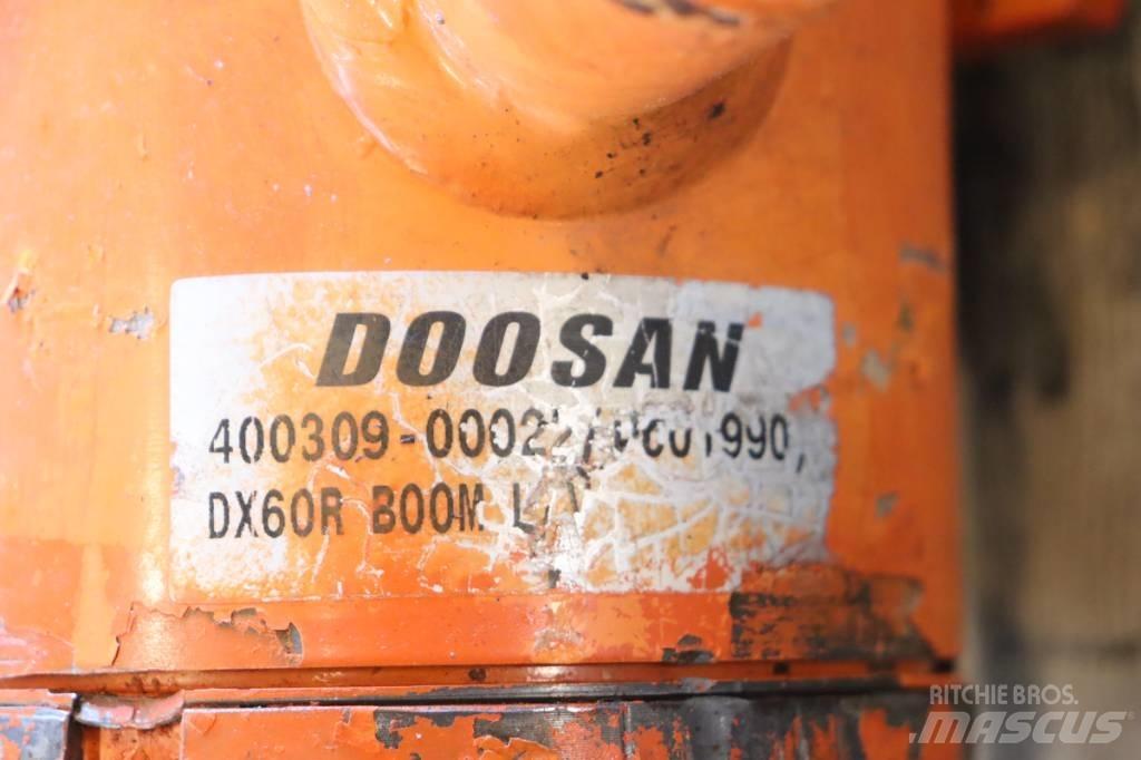 Doosan DX 60 R 소형 굴삭기 7톤 미만