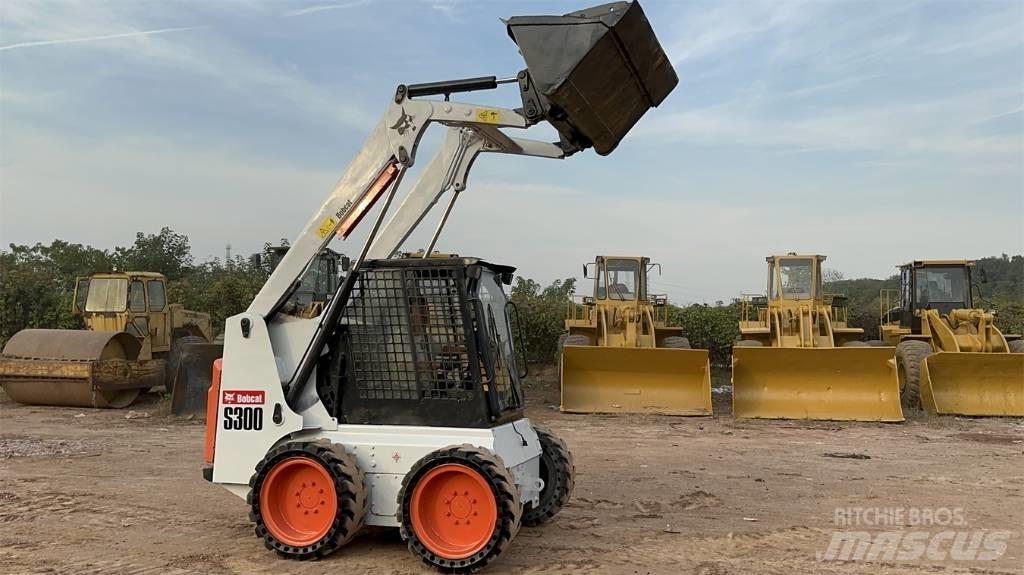 Bobcat S 300  스키드로더