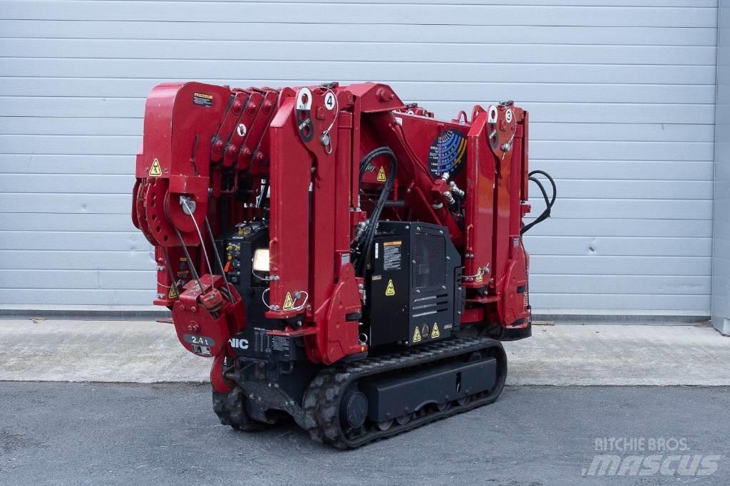 Unic URW-245 미니 크레인