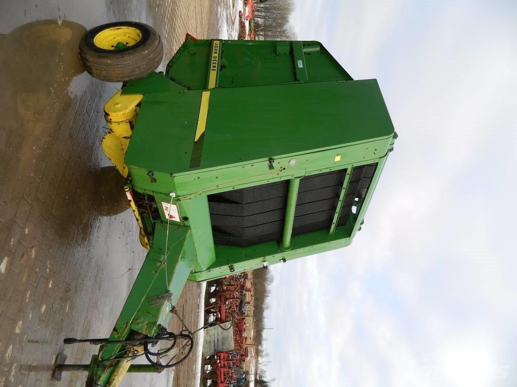 John Deere 550 원형 곤포기