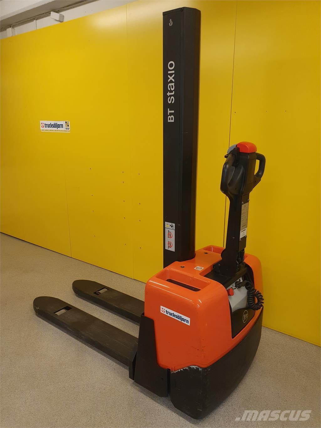 BT HWE100 보행식 리치 지게차