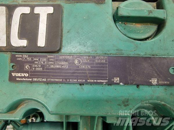 Volvo D8J 엔진