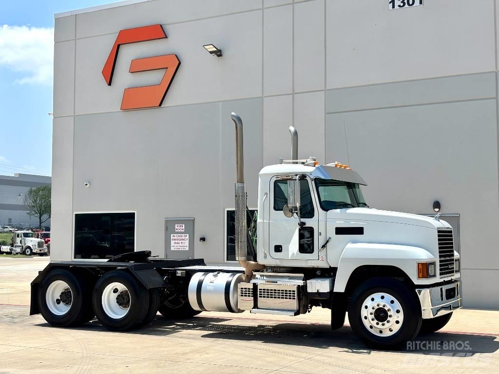 Mack Pinnacle 64T 트랙터 유닛