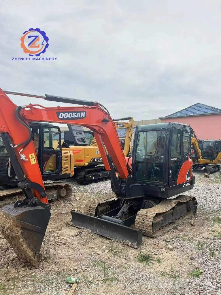 Doosan DX 60 소형 굴삭기 7톤 미만