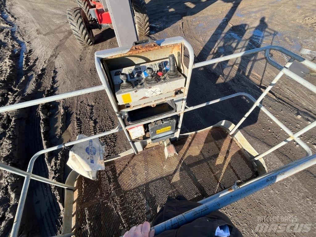 Manitou 200 ATJ 관절형 전동이동 리프트