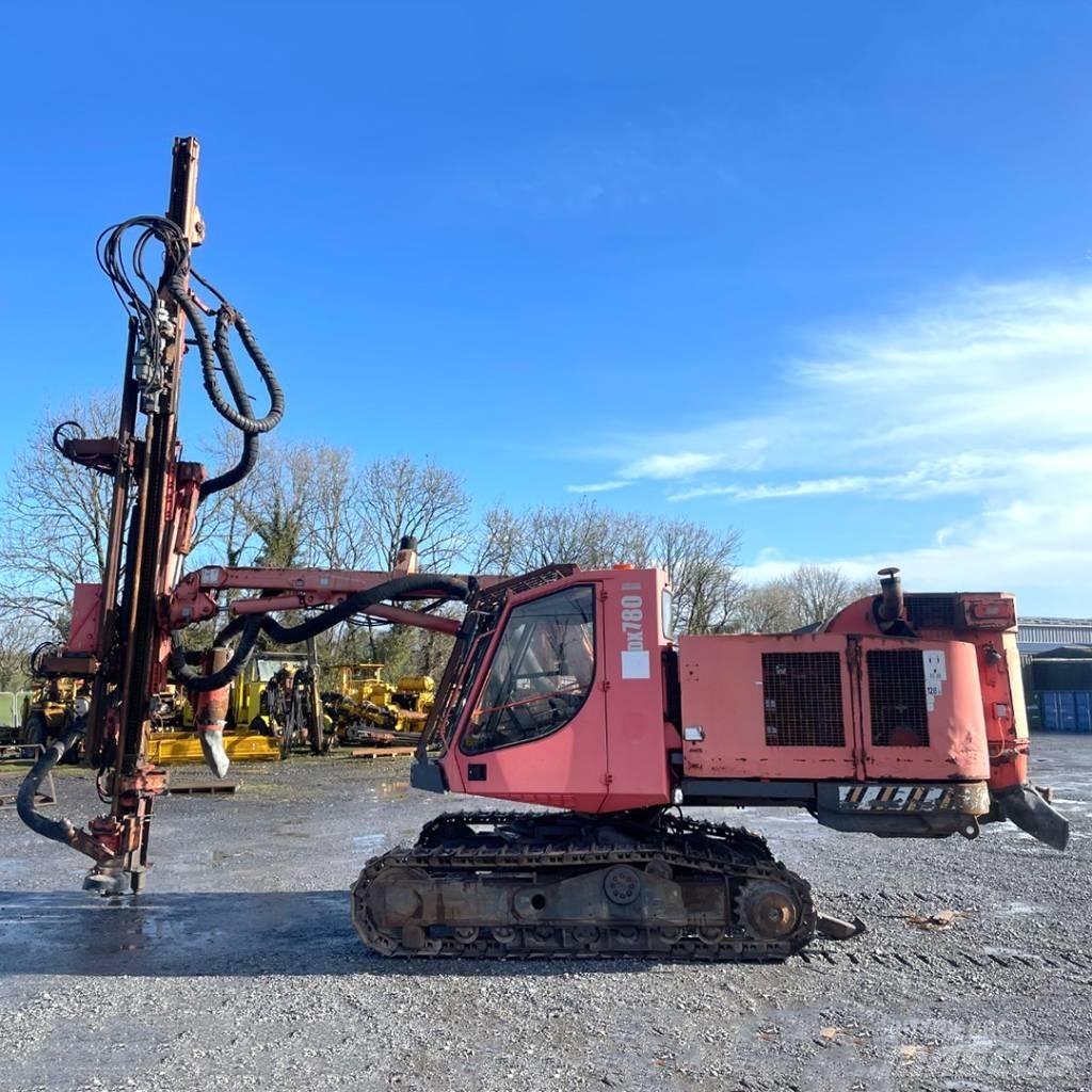 Sandvik DX 780 도로 굴착기