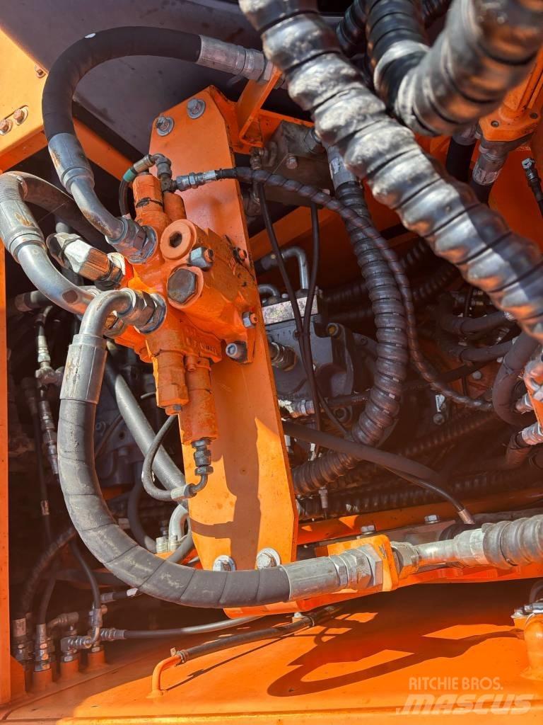 Doosan DX 210 W  휠 굴삭기