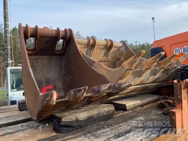 Komatsu PC 210 LC-8 대형 굴삭기 29톤 이상