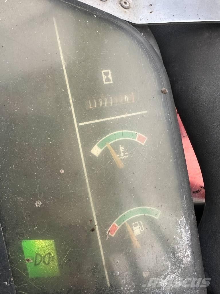 Komatsu PC 75 중형굴삭기 7톤-28톤