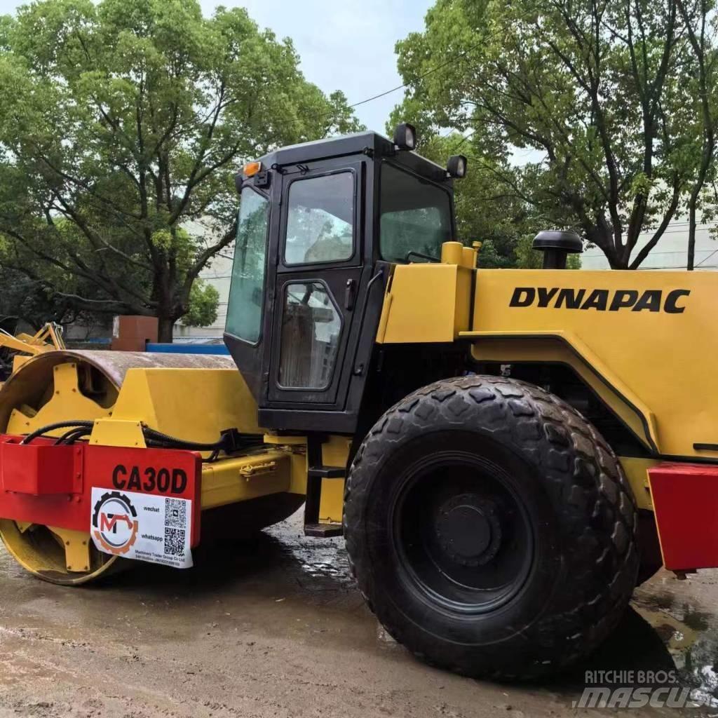 Dynapac CA 30 D 싱글 드럼 롤러
