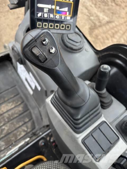 CAT 301.8 소형 굴삭기 7톤 미만