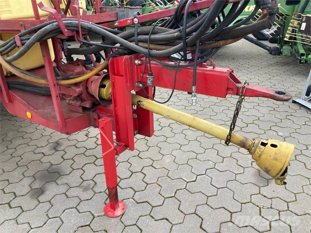 Hardi TYZ 2400 견인형 분무기