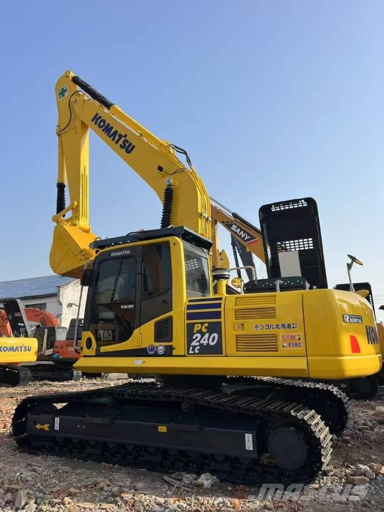 Komatsu 240-8 대형 굴삭기 29톤 이상