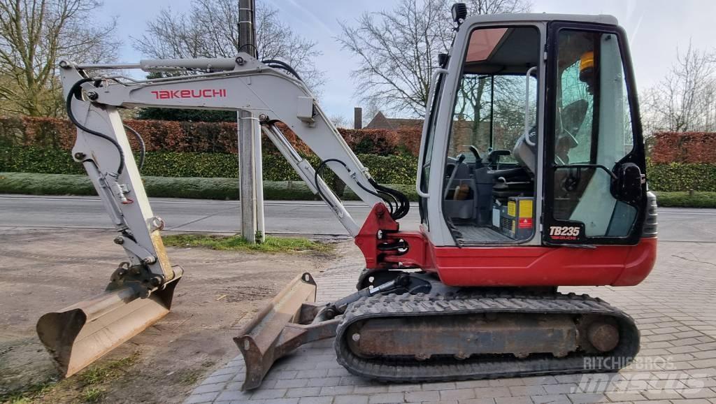 Takeuchi TB 235 대형 굴삭기 29톤 이상