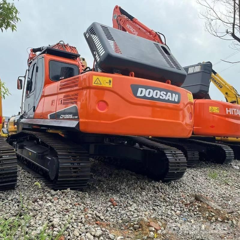Doosan DX 225 대형 굴삭기 29톤 이상