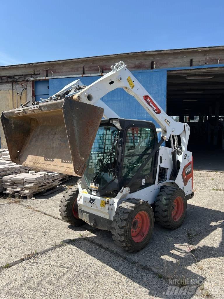 Bobcat S 590  스키드로더