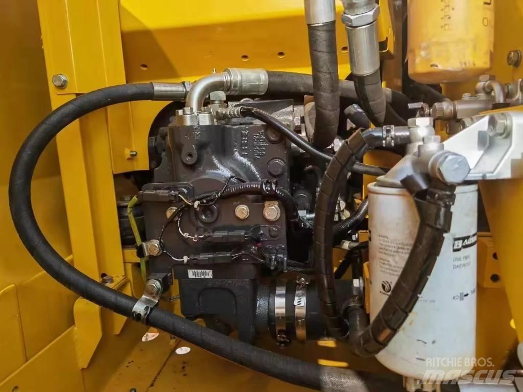 Komatsu PC 110 대형 굴삭기 29톤 이상