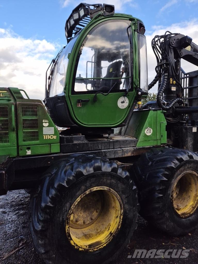 John Deere 1110 E 원목 포워더