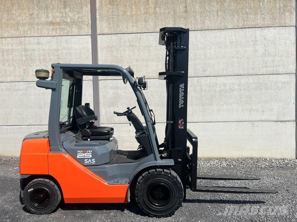 Toyota 02-8 FDF 25 디젤 지게차