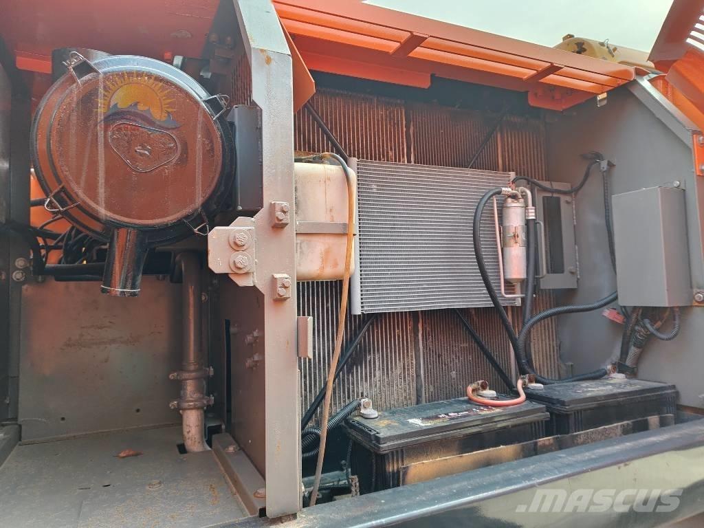 Hitachi ZX 210 대형 굴삭기 29톤 이상