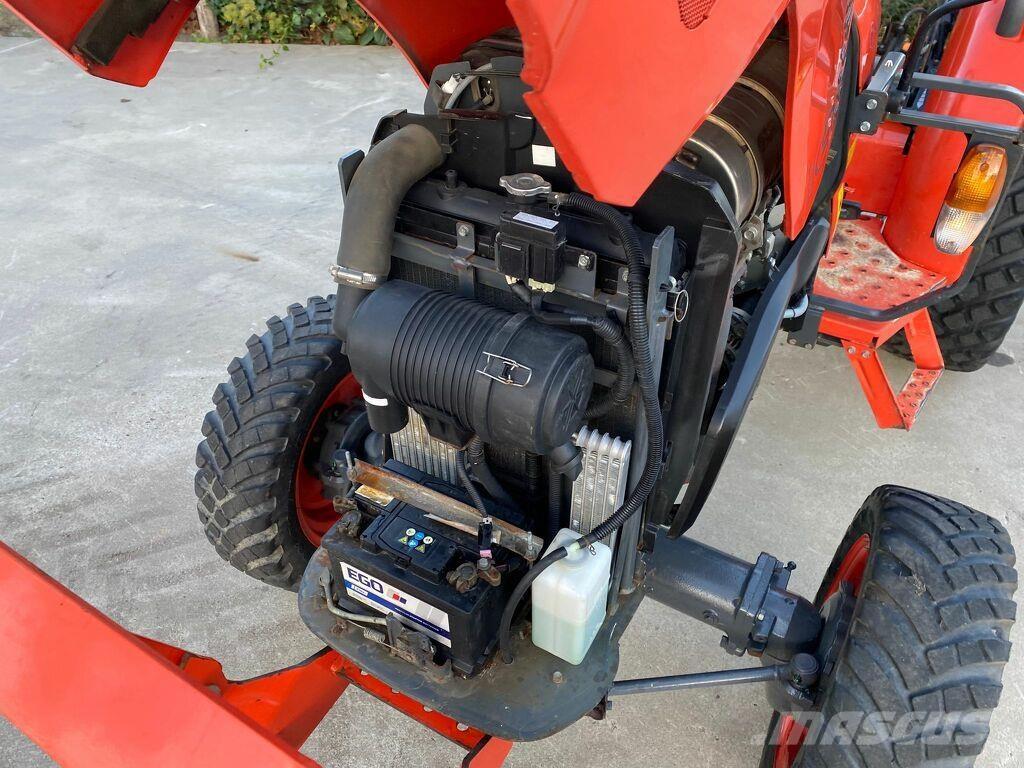 Kubota L1-382 트랙터
