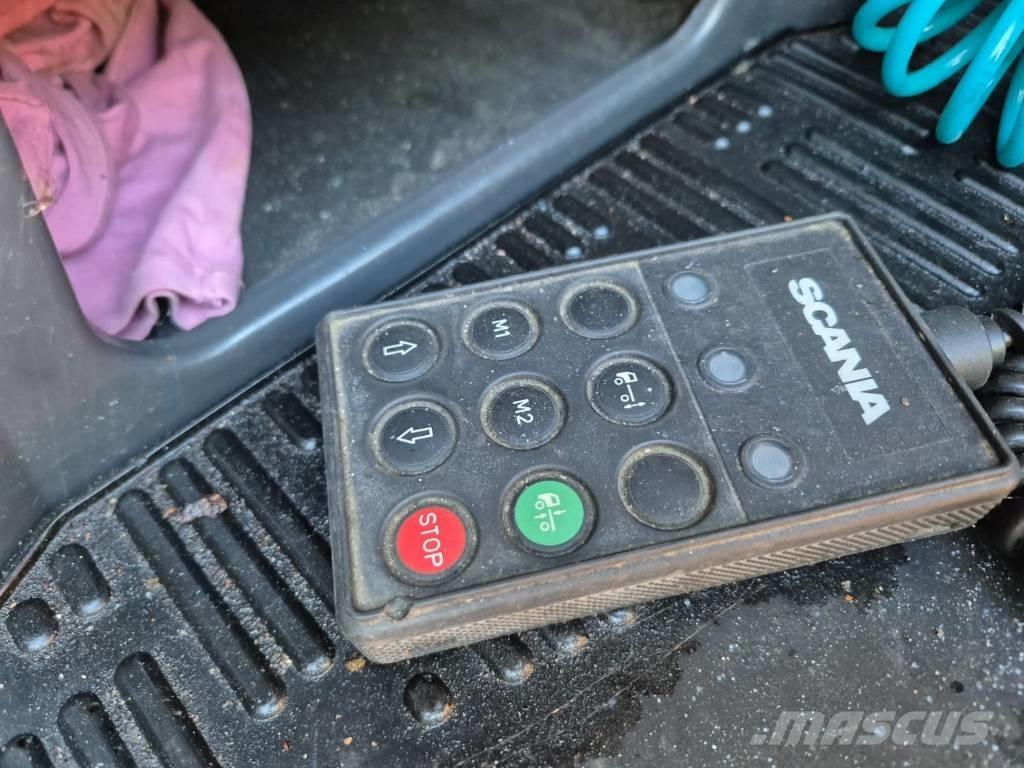 Scania R 124 산림 기계 운반 트럭