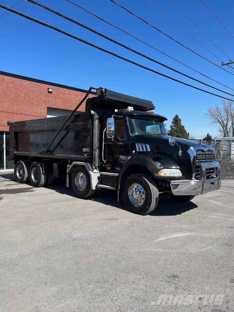 Mack GU813 덤프 트럭