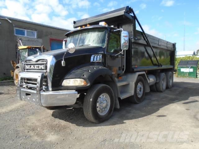 Mack GU813 덤프 트럭