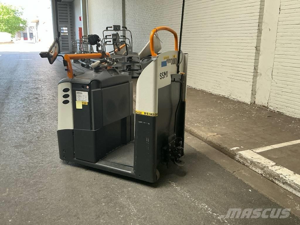 Crown TC 3000 견인 트럭