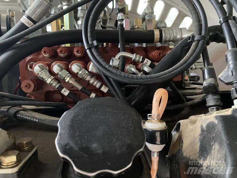 Takeuchi TB 295  휠 굴삭기