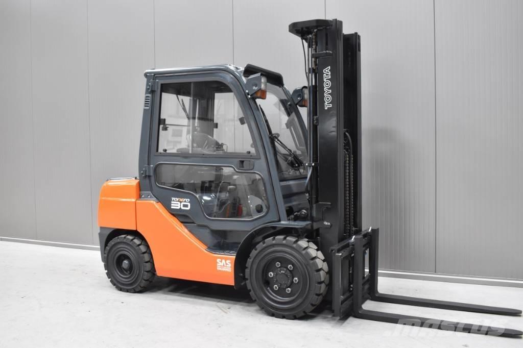 Toyota 06-8FD30F 디젤 지게차