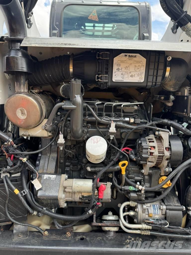 Bobcat T 590  스키드로더