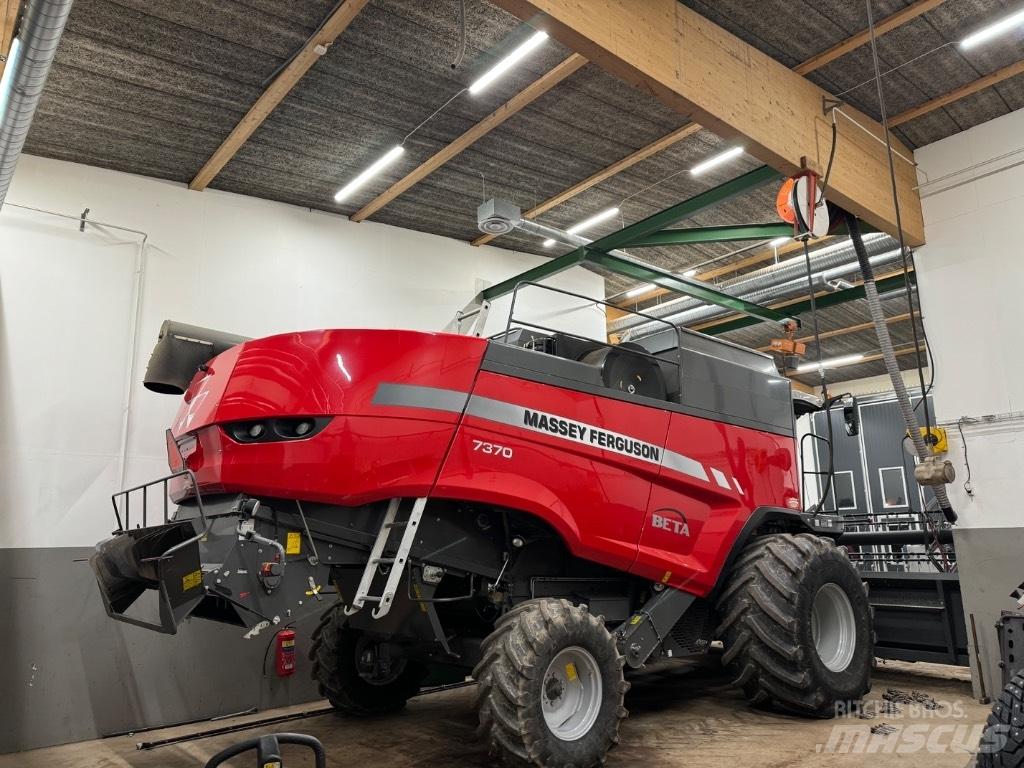 Massey Ferguson 7370 콤바인 수확기