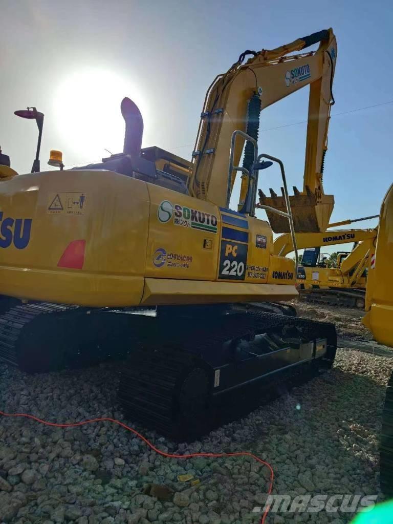 Komatsu PC 220-8 대형 굴삭기 29톤 이상