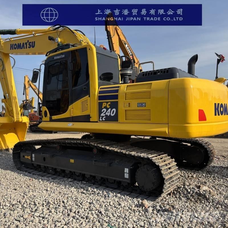 Komatsu PC 240 대형 굴삭기 29톤 이상