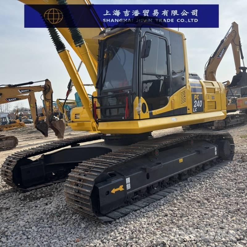 Komatsu PC 240 대형 굴삭기 29톤 이상