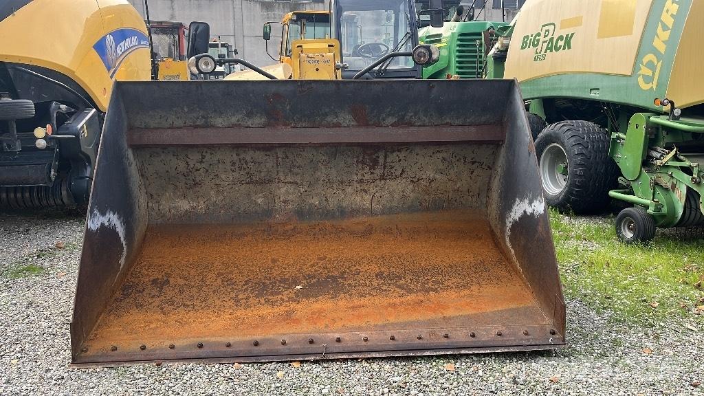 Komatsu WH 713 텔러 핸들러