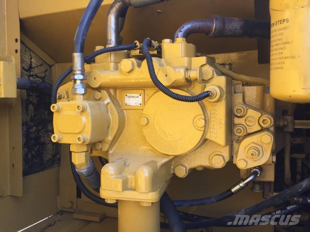 CAT 320 D 대형 굴삭기 29톤 이상