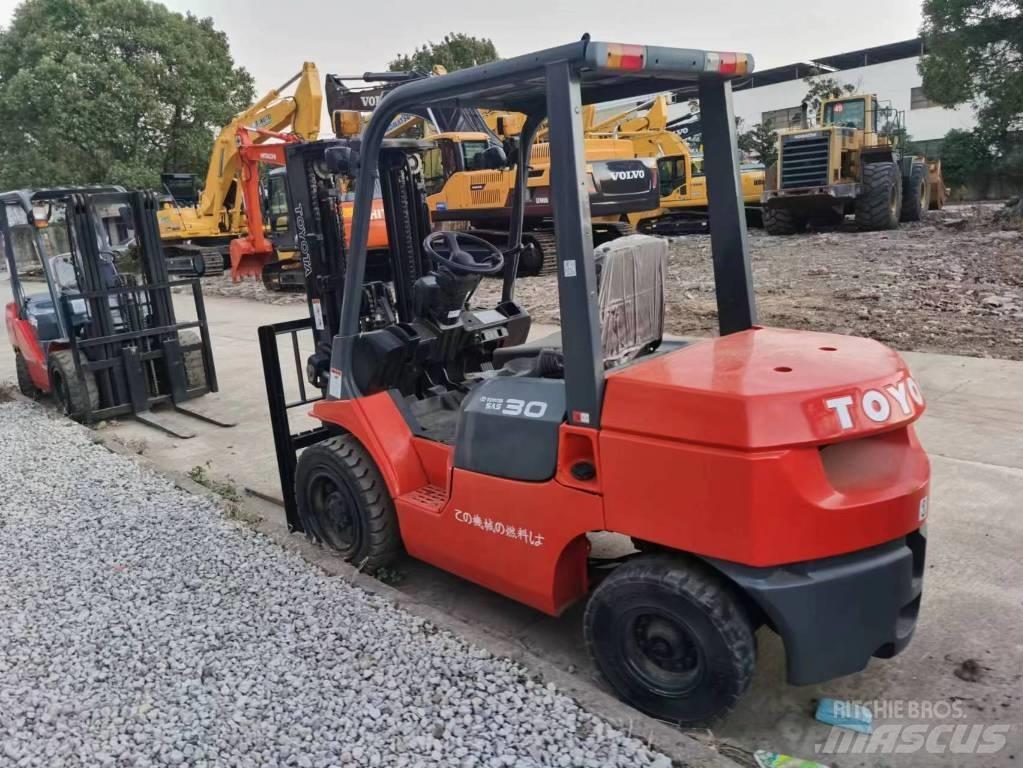 Toyota 7FD 30 디젤 지게차