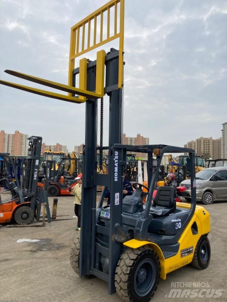 Komatsu FD30T-16 디젤 지게차