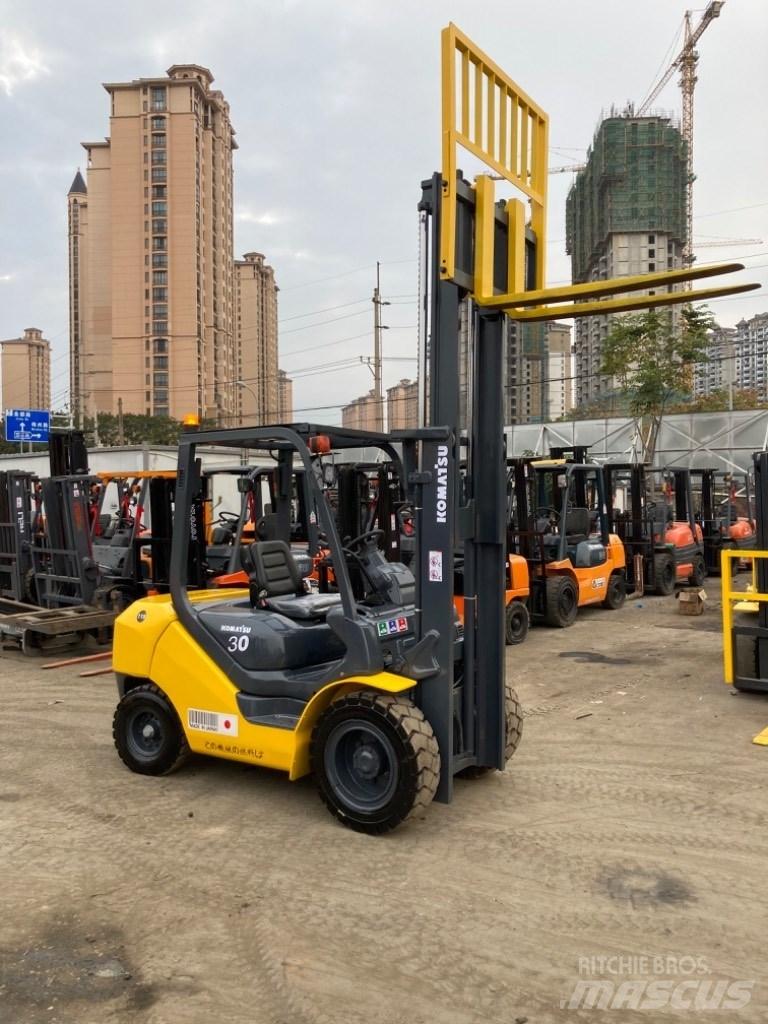 Komatsu FD30T-16 디젤 지게차