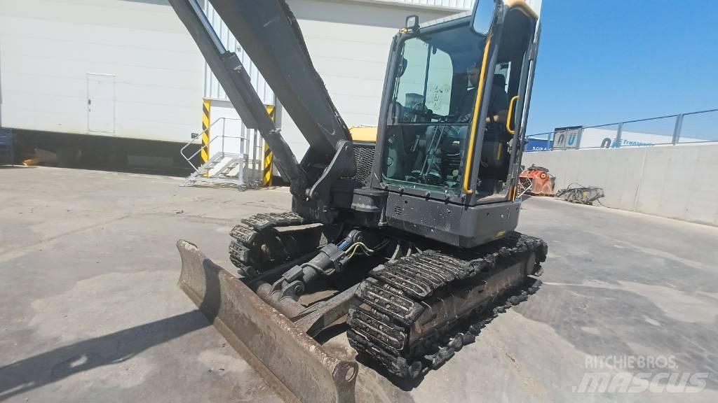 Volvo ECR 88 D 중형굴삭기 7톤-28톤