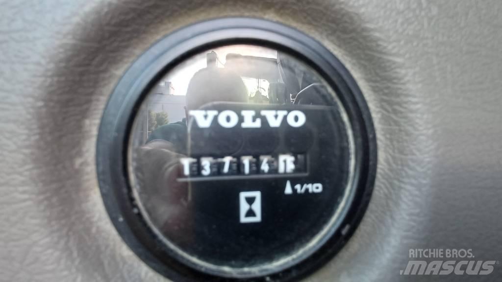 Volvo ECR 88 D 중형굴삭기 7톤-28톤