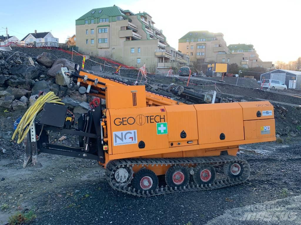  Geotech 607 도로 굴착기