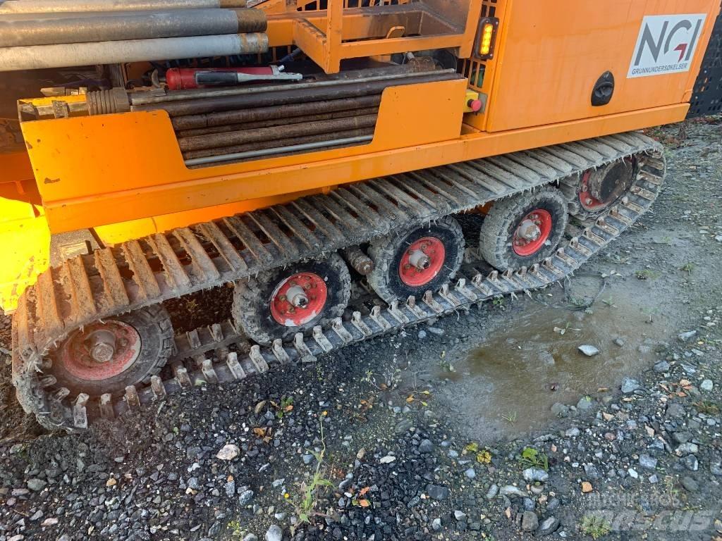  Geotech 607 도로 굴착기
