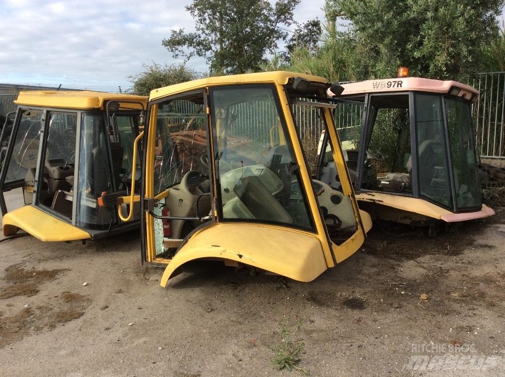 Komatsu WB 97 R 캐빈 및 인테리어