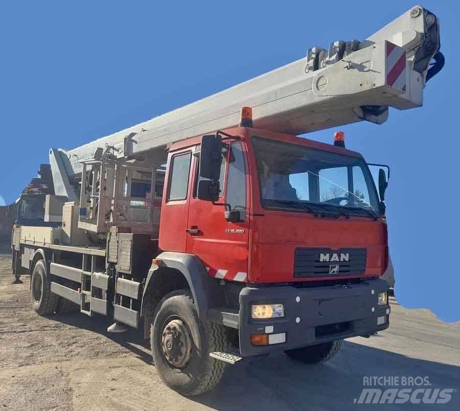 MAN LE18.280 트럭 탑재 고소작업대